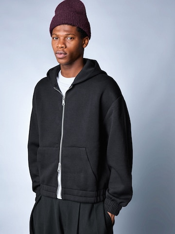 Bershka Tepláková bunda - Čierna: predná strana