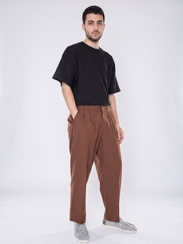 Baggy Pantaloni 'M' Fubar Pleated Pant Sepia' di Obey in marrone
