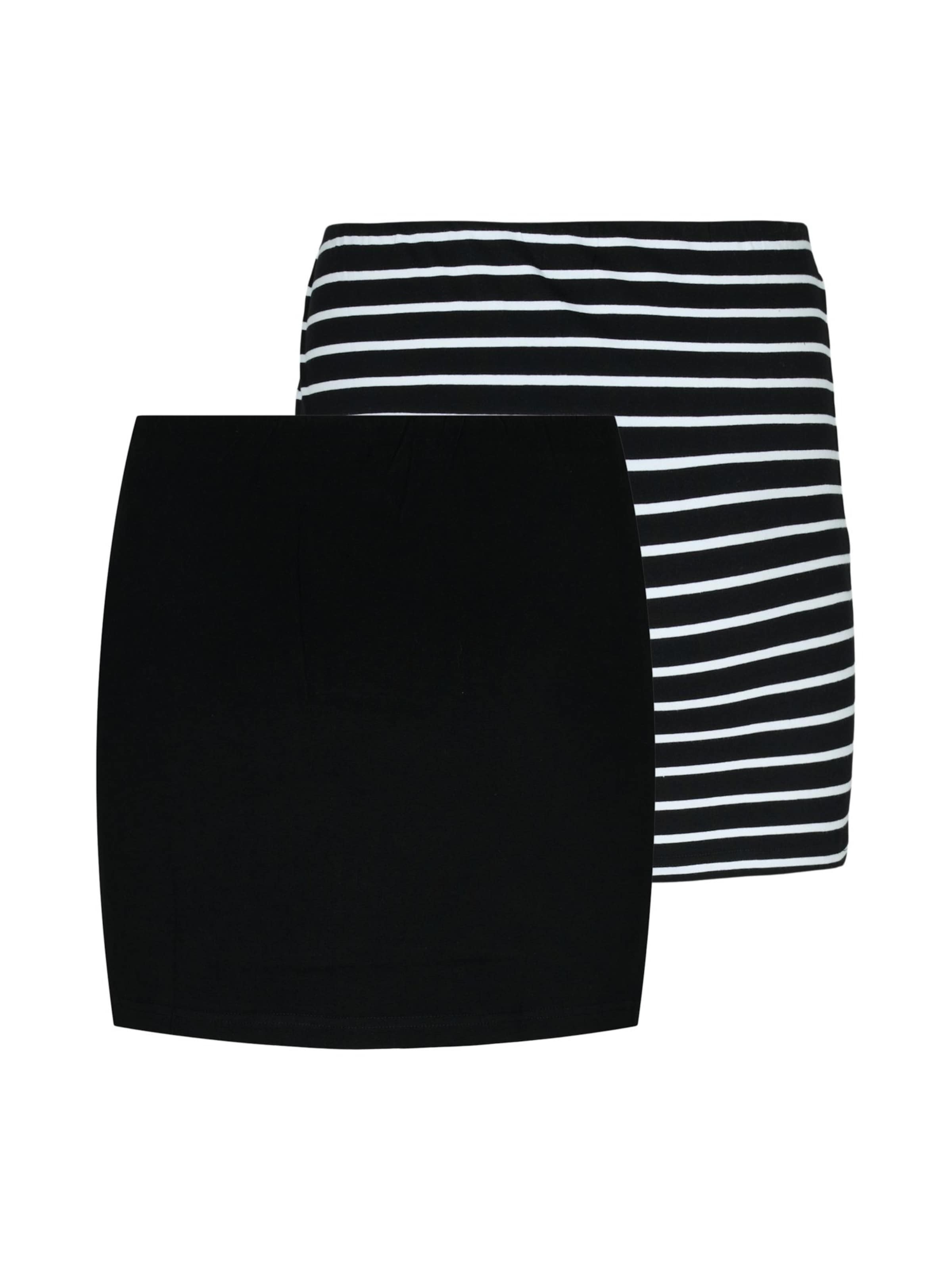 Tricou de la Zizzi pe negru