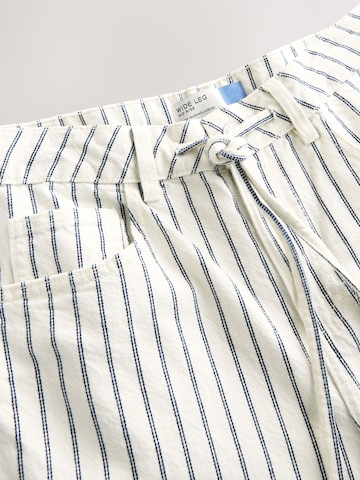 Next Regular Jeans in Weiß