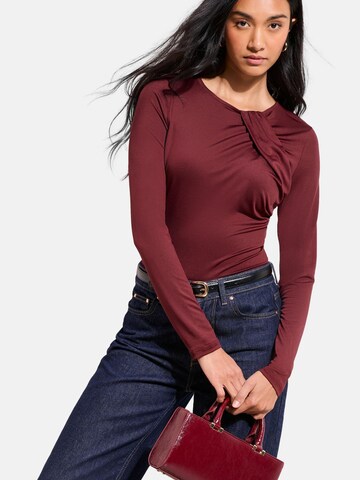 Friends Like These Футболка в Красный: спереди