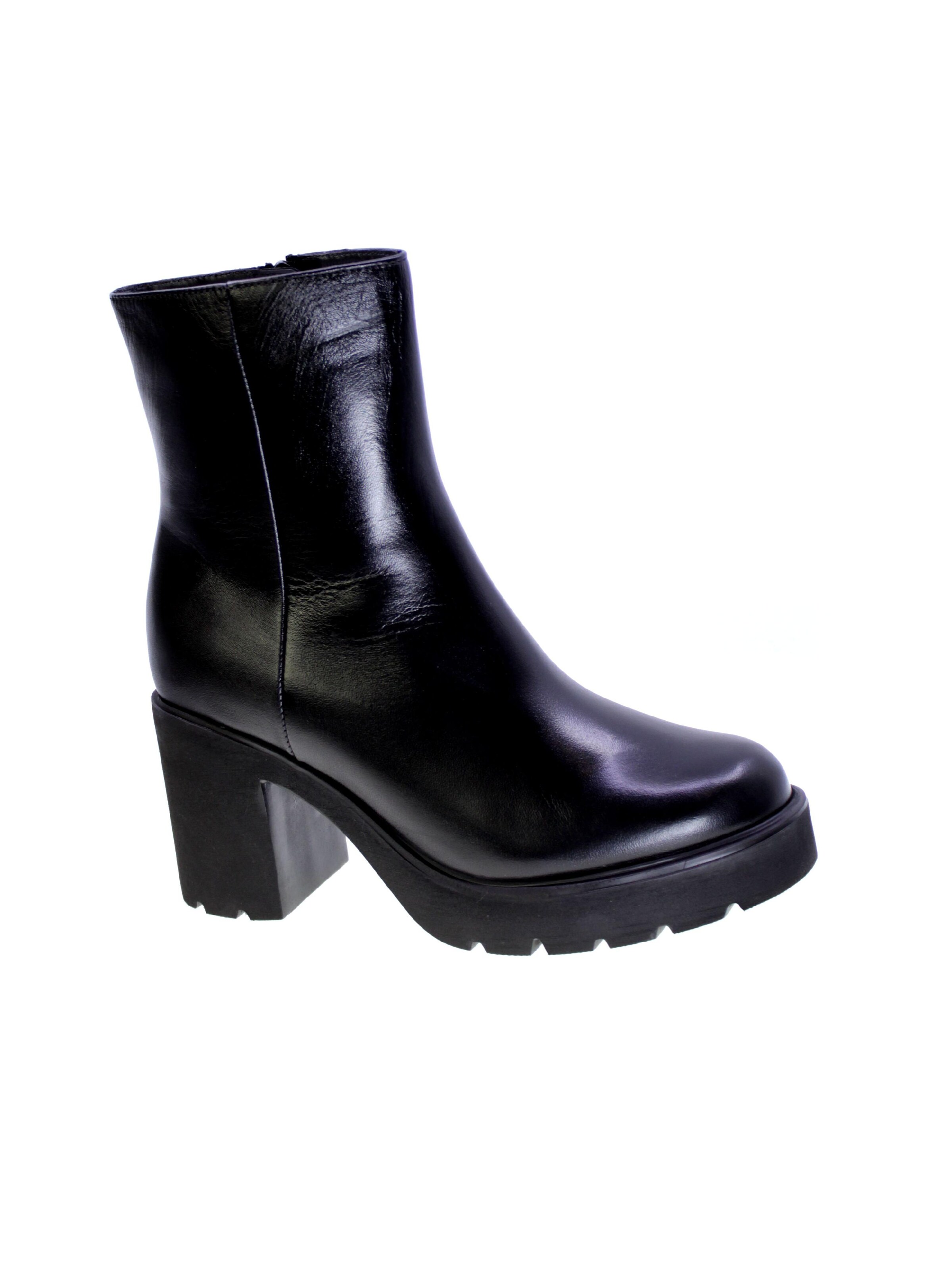 Boots di UNISA in nero: frontale