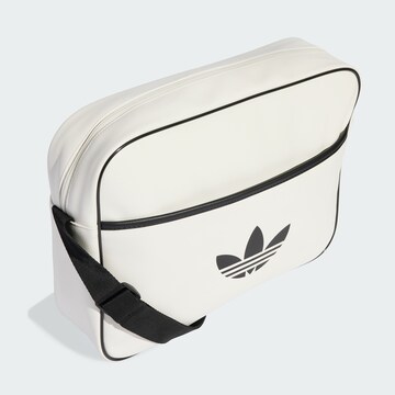 ADIDAS ORIGINALS - Bolso de hombro 'Airliner' en blanco