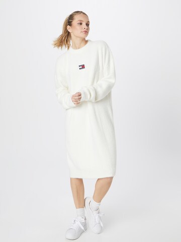 Tommy Jeans Knitted dress in Beige: front