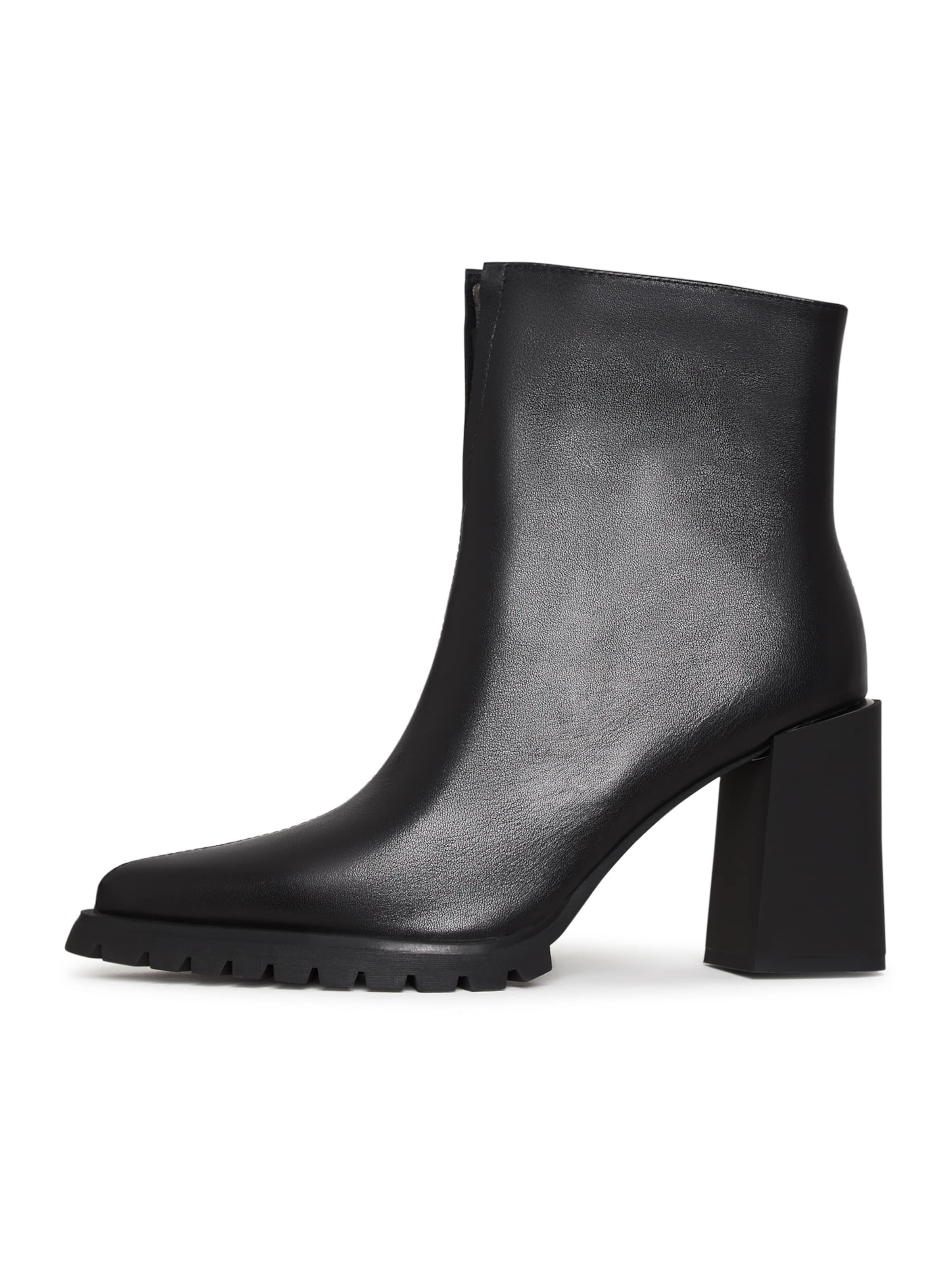 CESARE GASPARI Bootie in Black: front