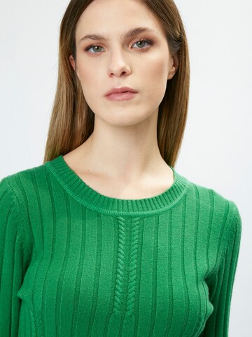 Pullover di Influencer in verde