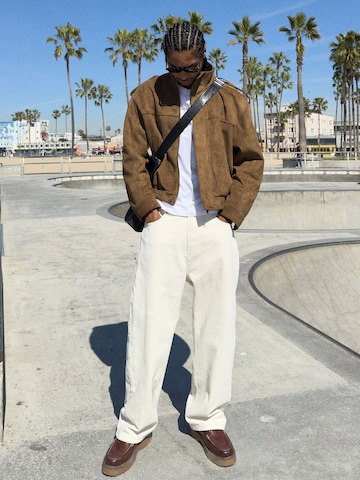 Bershka Преходно яке в бежово