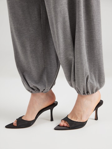 WEEKDAY Barrel Püksid 'Luna', värv hall