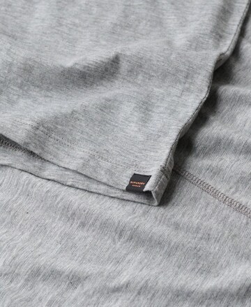 T-shirt Superdry en gris