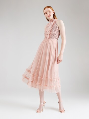 LACE & BEADS - Vestido de gala en rosa: frente