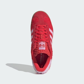 ADIDAS ORIGINALS Sneaker low 'Gazelle' i rød