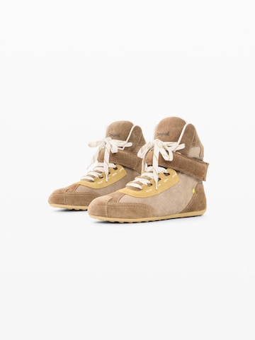 Sneaker înalt de la Desigual pe maro