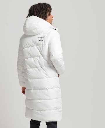 Manteau d’hiver Superdry en blanc