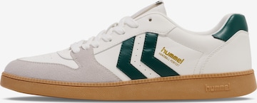 Baskets basses Hummel en blanc : devant