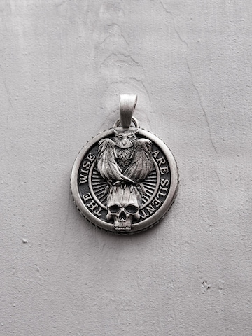 REYTEL Anhänger 'THE WISE ARE SILENT'‌‌ in Silber: Vorderseite