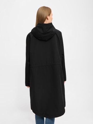Derbe Raincoat in Black