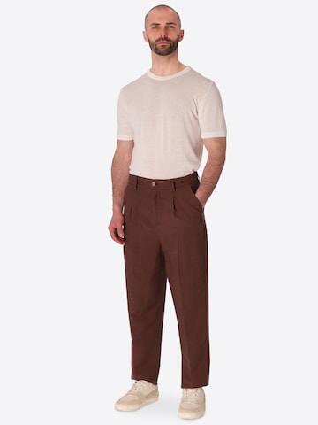 Distretto12 - regular Pantalón plisado 'T. ALLORO' en marrón