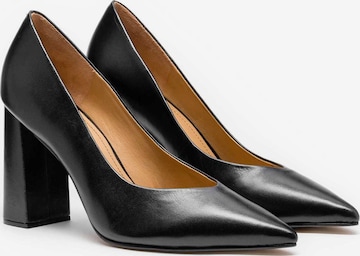 Kazar Pumps in Black