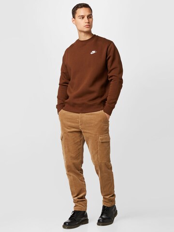 Nike Sportswear Regular Fit Sweatshirt 'Club Fleece' in Braun