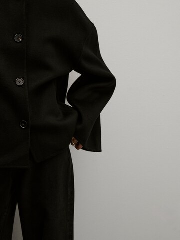 Veste mi-saison ABOUT YOU x Marie von Behrens en noir