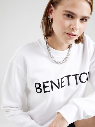 UNITED COLORS OF BENETTON Sweatshirt i hvit