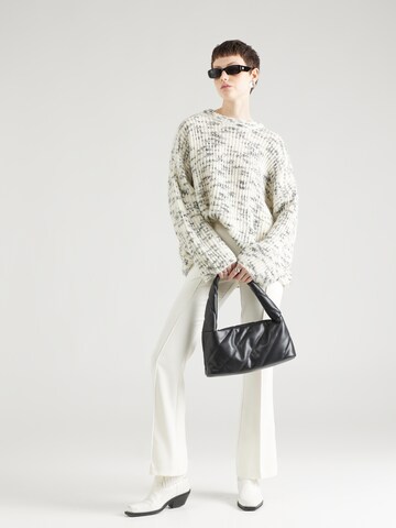 ONLY - Flared Calças com vincos 'ASTRID' em branco