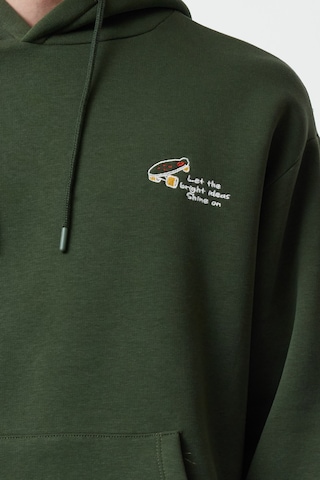 Trendyol Sweatshirt in Grün
