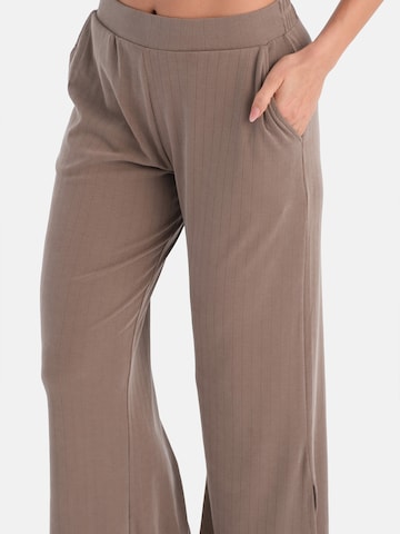 Wide leg Pantaloni di Dagi in marrone