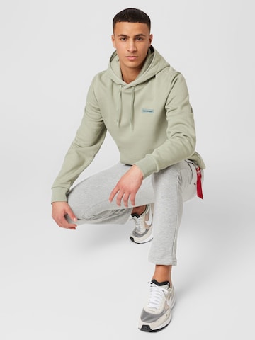 PEAK PERFORMANCE - Sweatshirt de desporto em verde