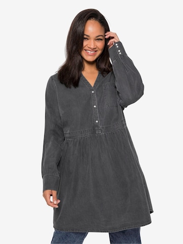 SHEEGO Tunic in Grey: front