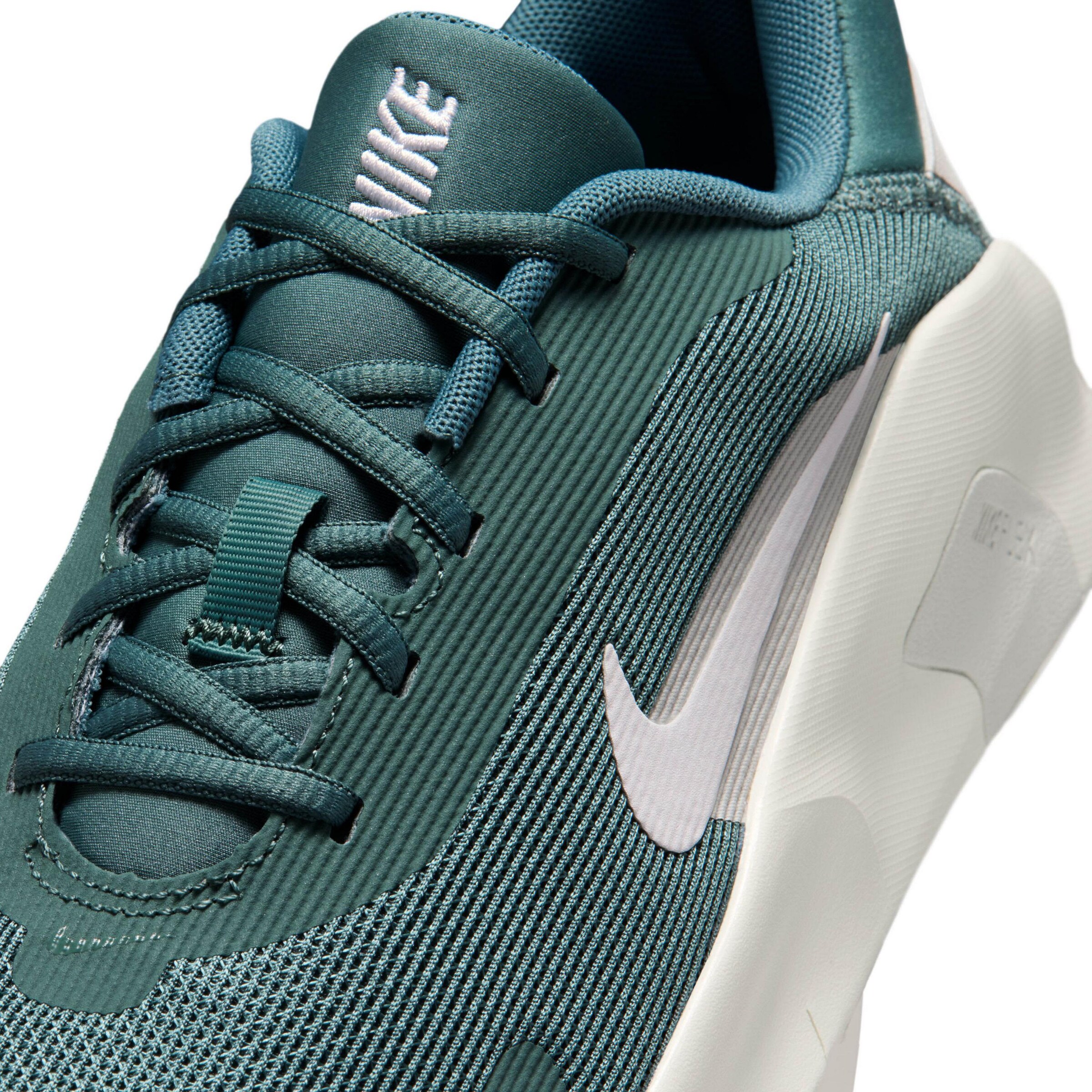 NIKE Laufschuh in Grün