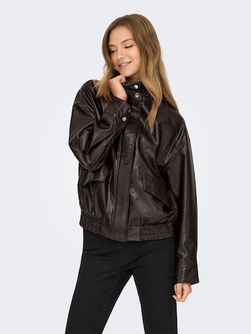 ONLY - Chaqueta de entretiempo 'ONLJulia' en marrón: frente