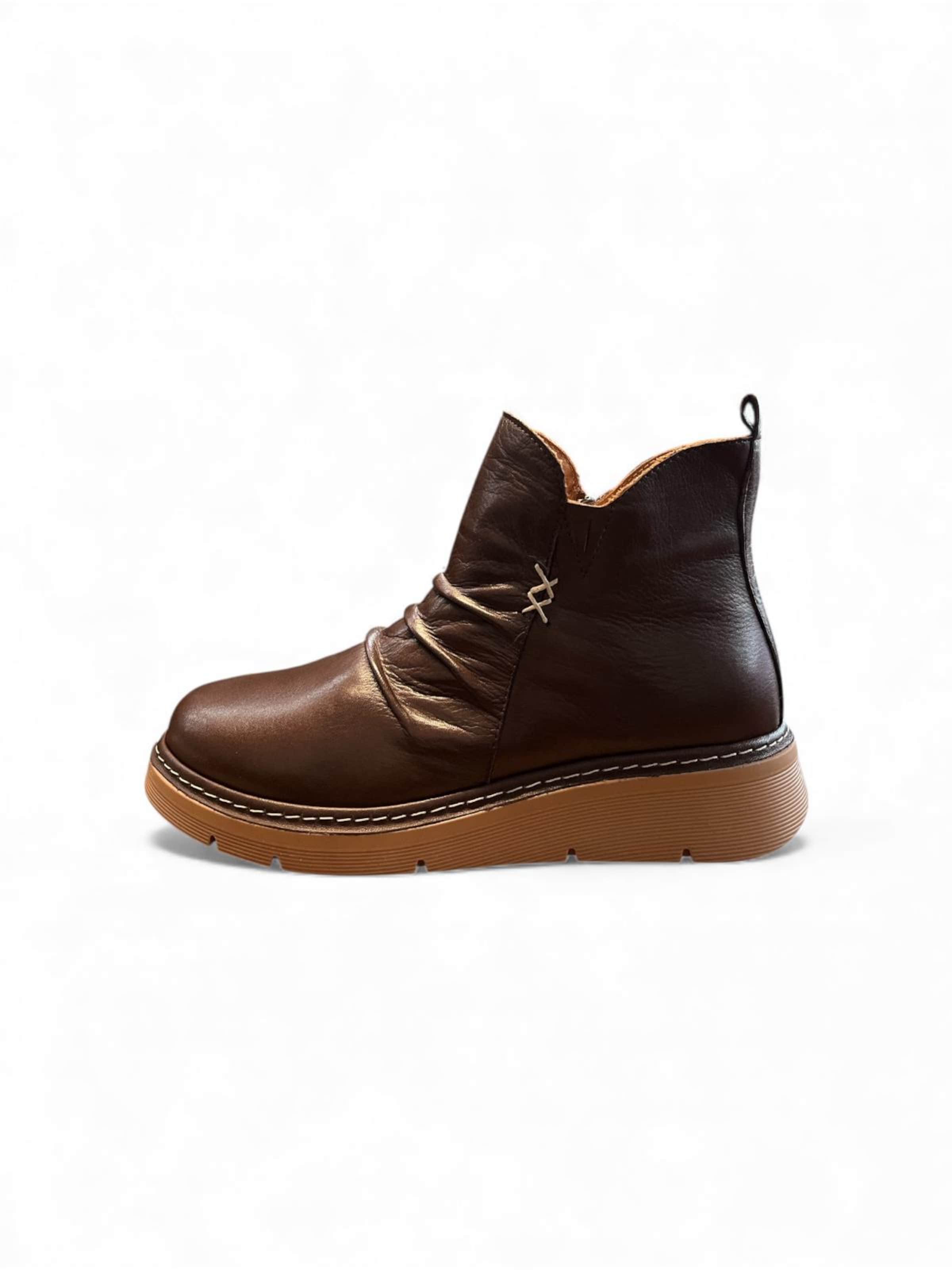 Begoria Boots in Brown: front