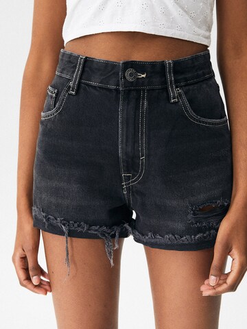 Pull&Bear Regular Shorts in Schwarz