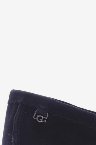 UGG Flats & Loafers in 39 in Black