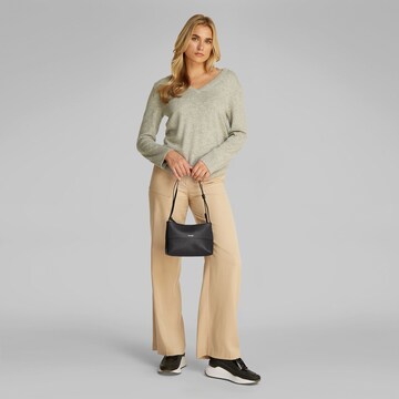 Calvin Klein Schultertasche in Schwarz: Vorderseite