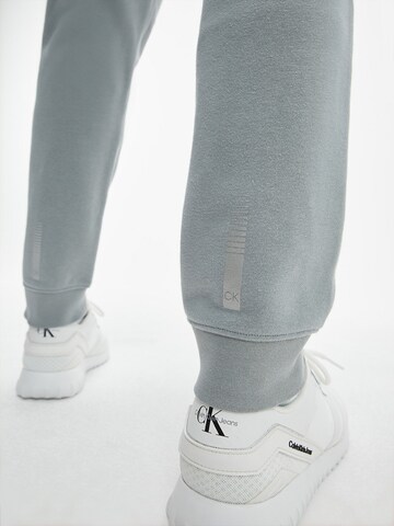 Calvin Klein Sport Tapered Broek in Grijs