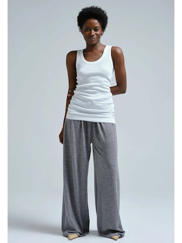 Seamless Basic Top 'Crush' in Wit
