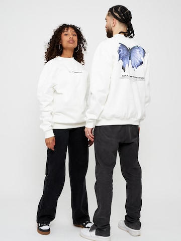 Sweat-shirt Multiply Apparel en blanc