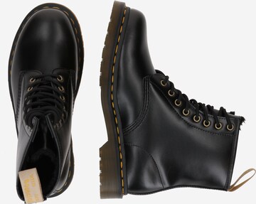 Dr. Martens Nauhanilkkurit '1460' värissä musta