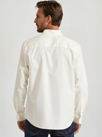 Coupe regular Chemise Funky Buddha en blanc