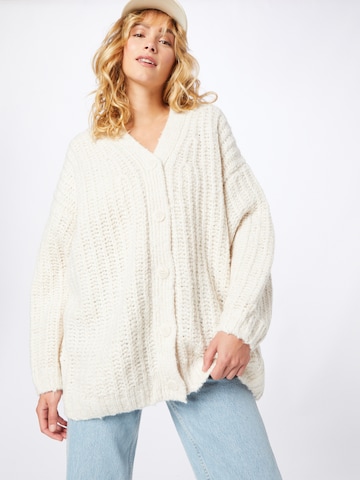 Cardigan oversize 'Leyla' WEEKDAY en blanc : devant