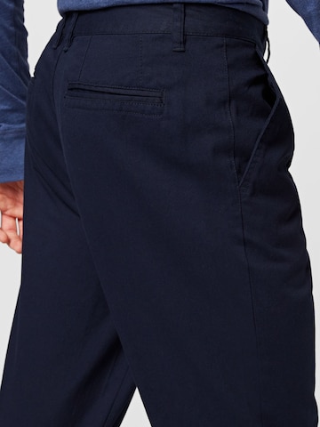 regular Pantaloni con pieghe 'Azad' di ABOUT YOU in blu