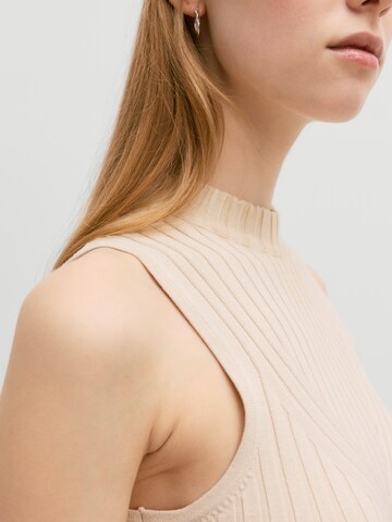 EDITED Knitted top 'Lynara' in Beige