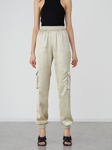 LeGer by Lena Gercke Tapered Broek 'Leni' in Beige: voorkant