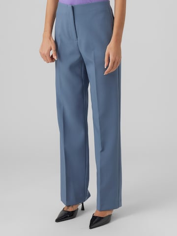 VERO MODA Regular Pleated Pants 'SANDY' in Blue: front