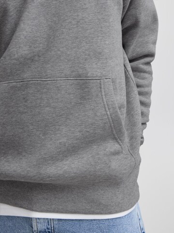 !Solid Sweater 'Lenz' in Grey
