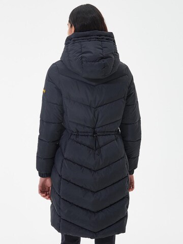 Barbour International Χειμερινό παλτό σε μαύρο