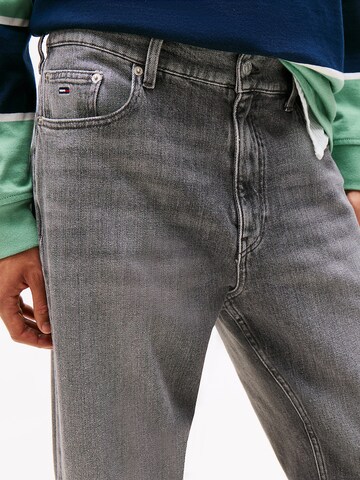 Effilé Jean Tommy Jeans en gris
