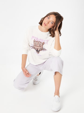 SISTERS POINT Sweatshirt 'PAMA' in White